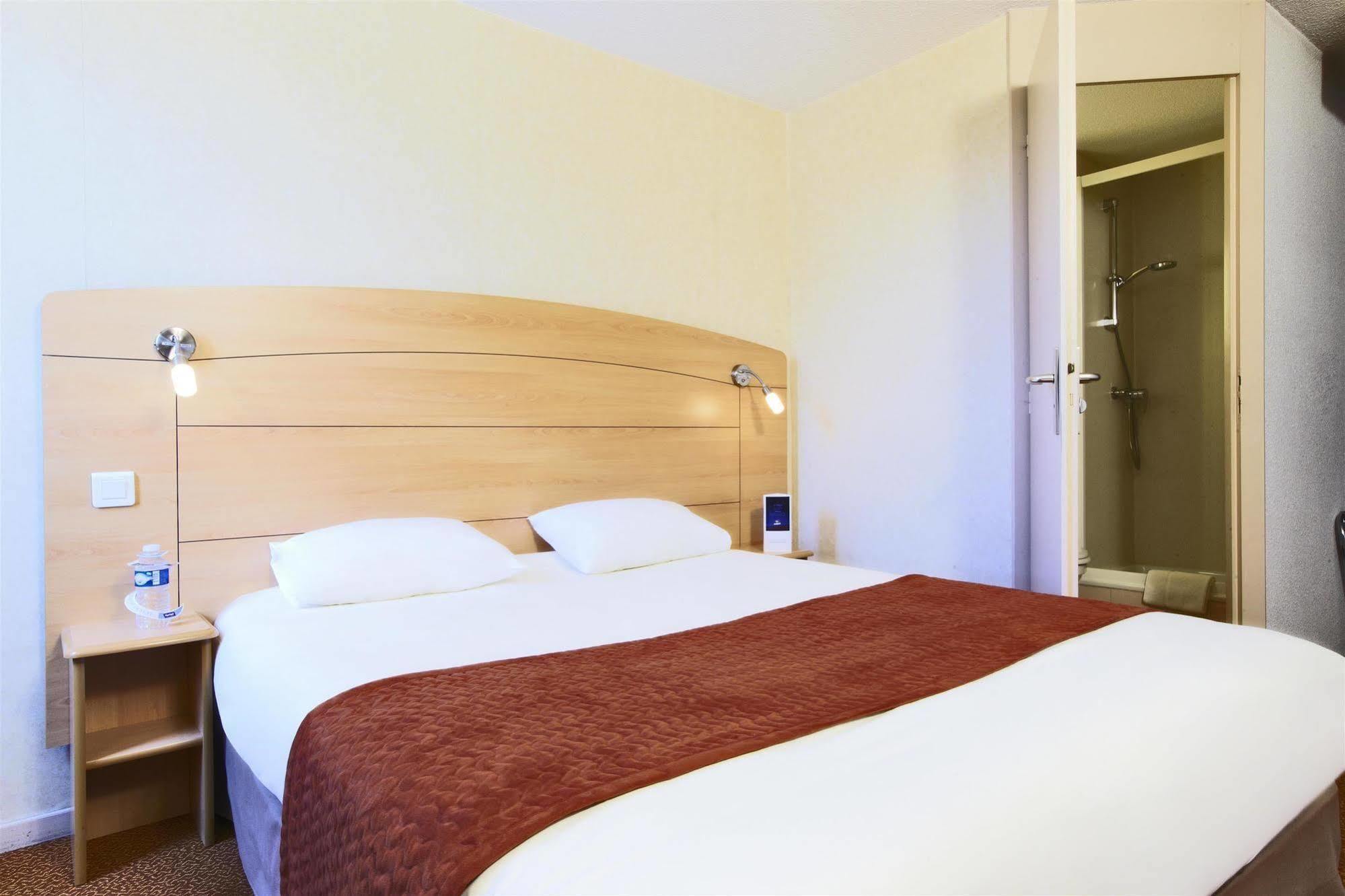 Brit Hotel Marseille Aeroport เลส์-เปนส์-มิราโบ ภายนอก รูปภาพ