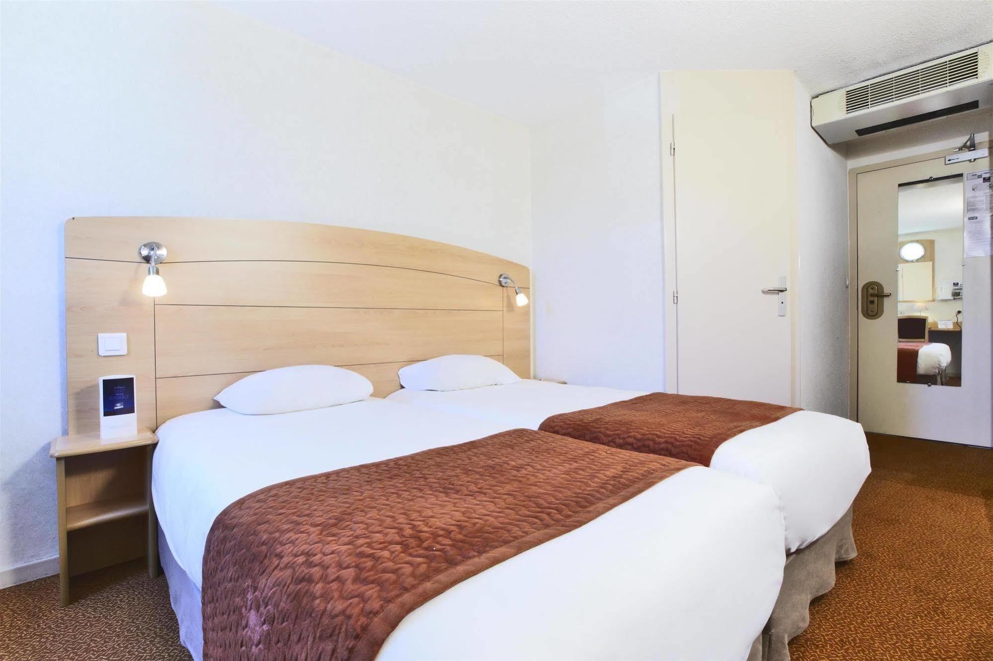 Brit Hotel Marseille Aeroport เลส์-เปนส์-มิราโบ ภายนอก รูปภาพ