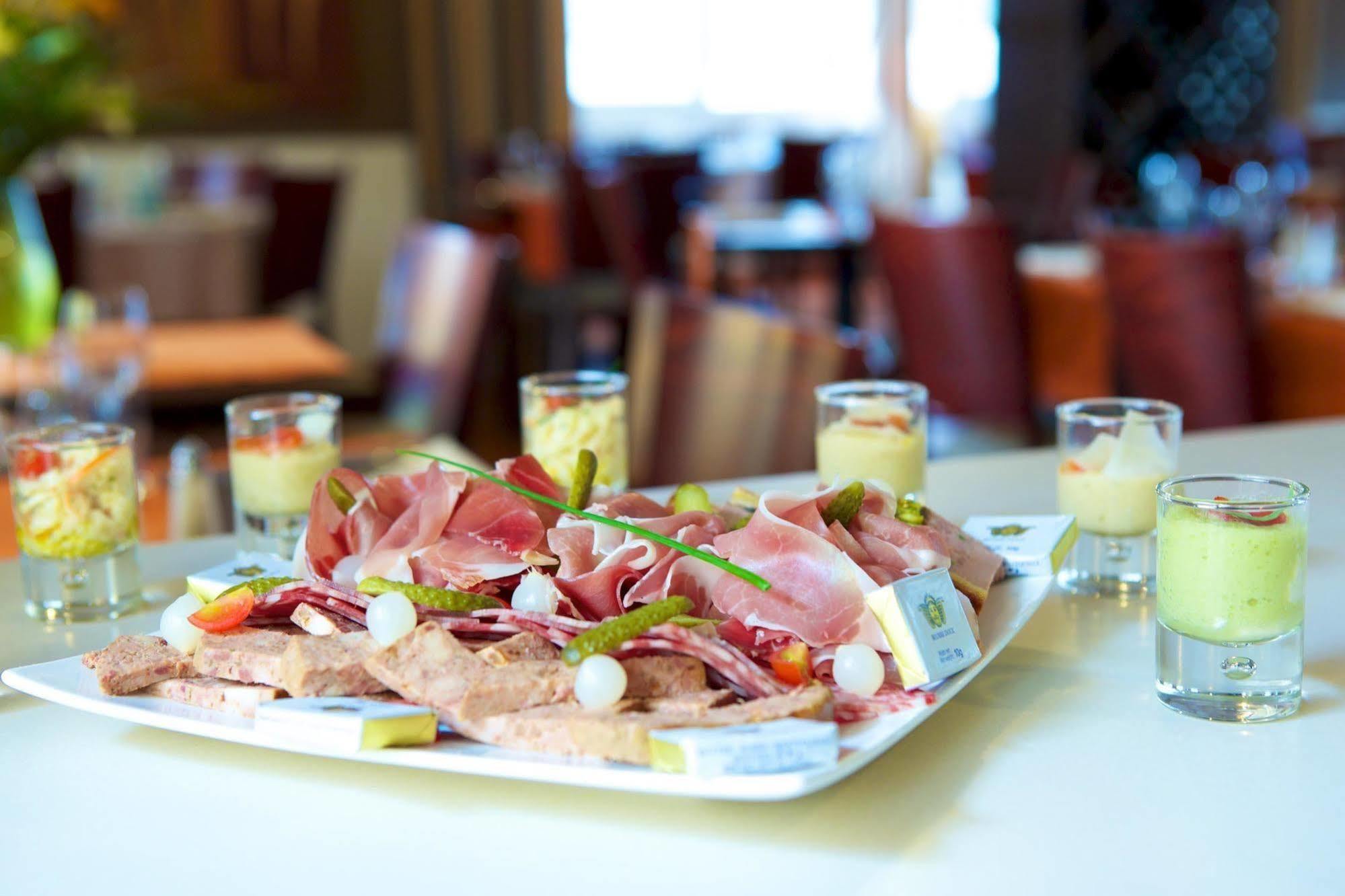 Brit Hotel Marseille Aeroport เลส์-เปนส์-มิราโบ ภายนอก รูปภาพ