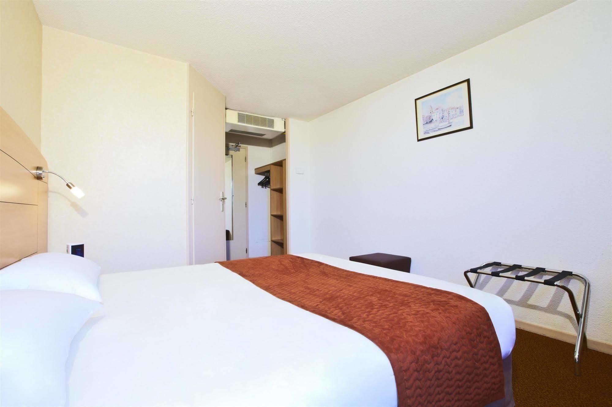 Brit Hotel Marseille Aeroport เลส์-เปนส์-มิราโบ ภายนอก รูปภาพ